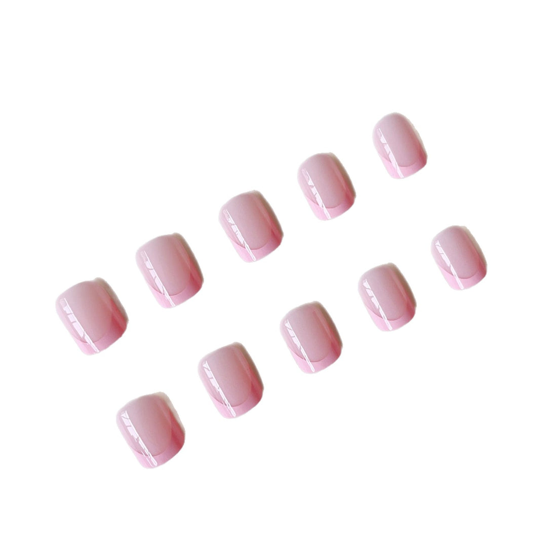 Artificial nail set with modern French tips and elegant shine Kalsten