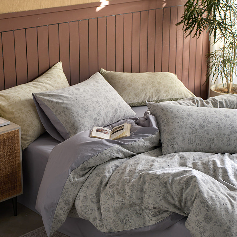 Reversible cotton percale bedding set with fine floral pattern and soft touch