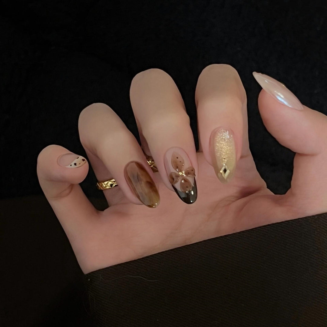 Artificial Nails in Elegant Pastel Look with Floral Accents Kalsten
