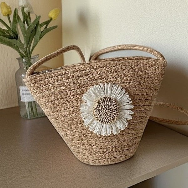 Hand-knotted bag with flower appliqué Kalsten