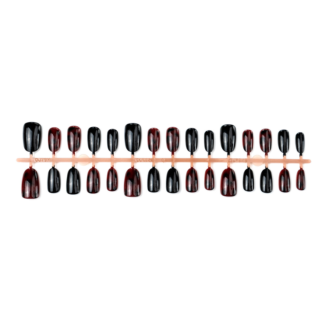 Glamorous artificial nails with glossy finish Kalsten