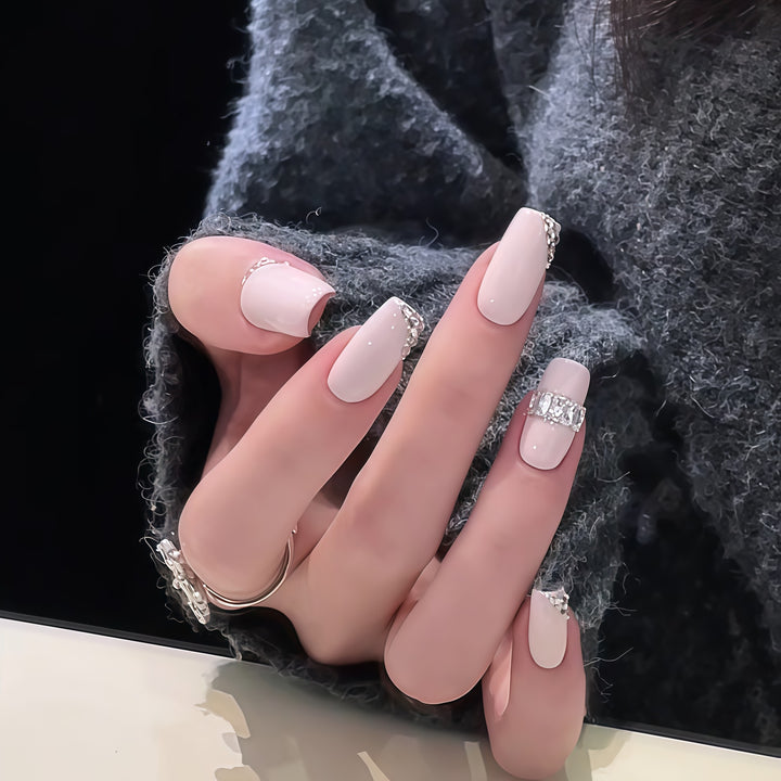 Luxurious art nails with rhinestone accents Kalsten