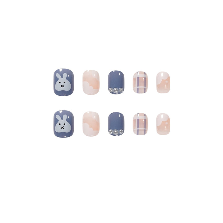 Artful Nail Art with Animal Motif Kalsten