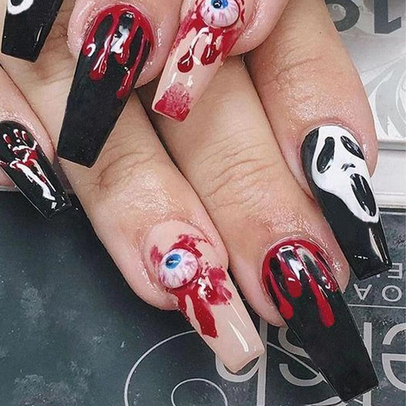 Holiday-Themed Press-On Nail Art Kalsten
