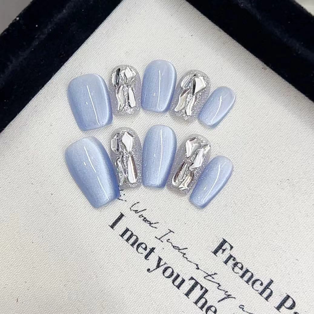 Artistic Press-On Nail Set with Metallic Accents Kalsten