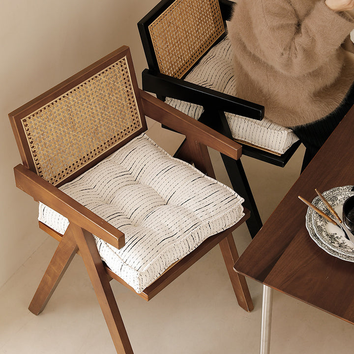Padded square seat and floor cushion with quilted tufted padding and carrying handle Kalsten