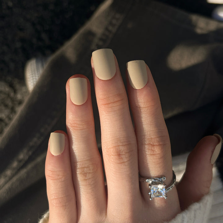 Matt lacquered nail art Kalsten