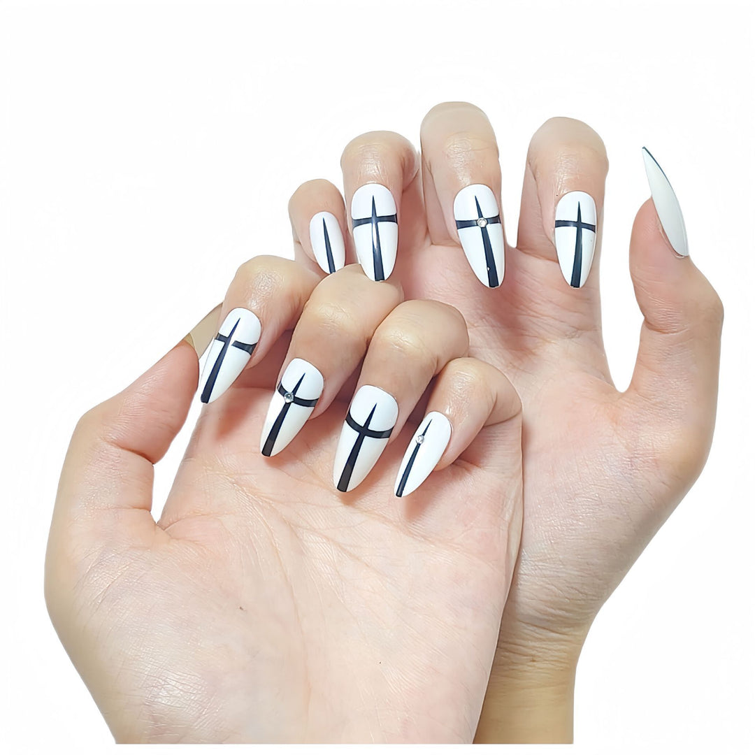 Spring-like nail art with flower appliqués Kalsten