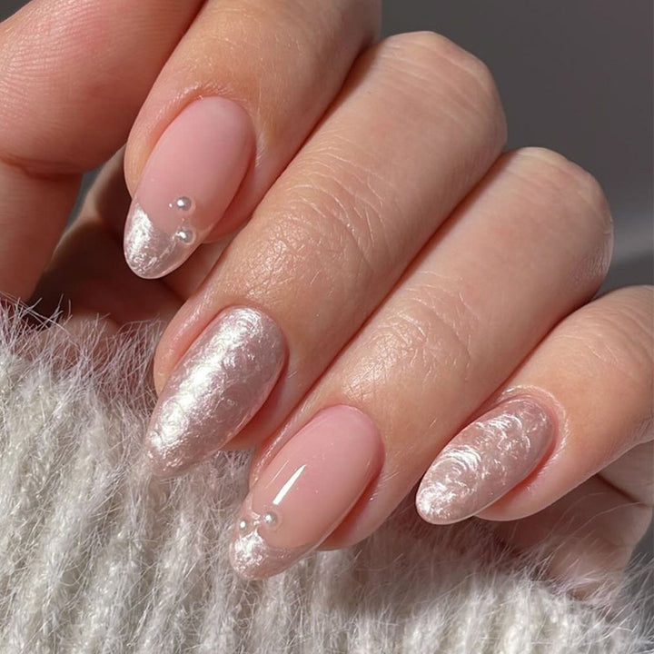 Artificial nail set with shimmering pearl and glittering accents Kalsten