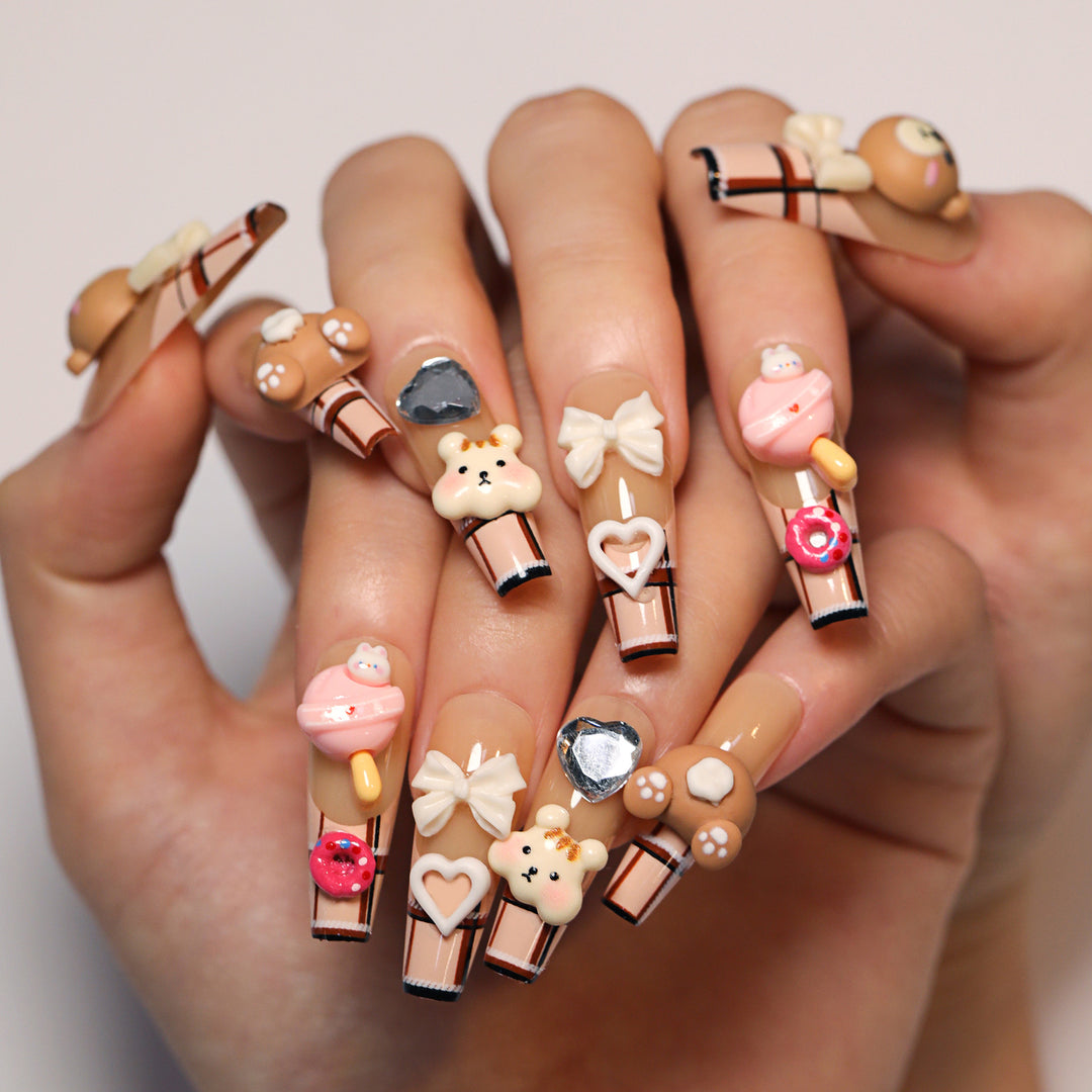 Artificial nail art with cute animal and candy motifs Kalsten
