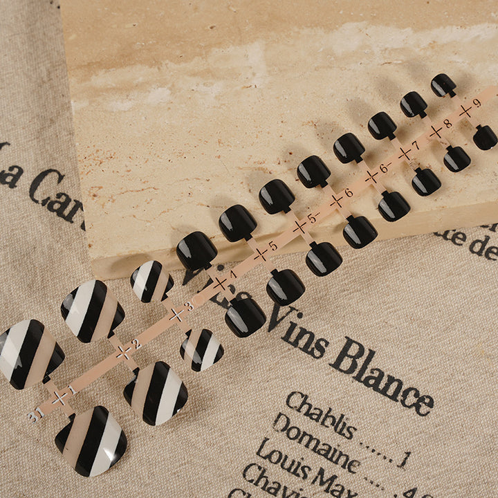 Stylish Press-On Nail Set with Striped Design Kalsten