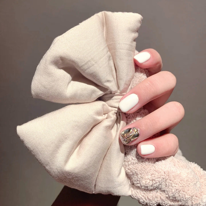 Artificial nails with glitter design and elegant accents Kalsten