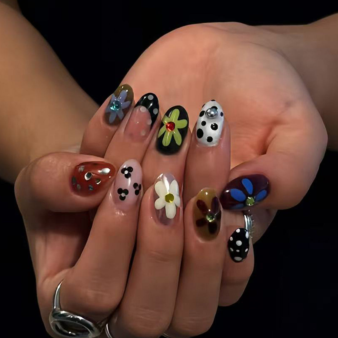 Artful Nail Art with Floral Designs Kalsten
