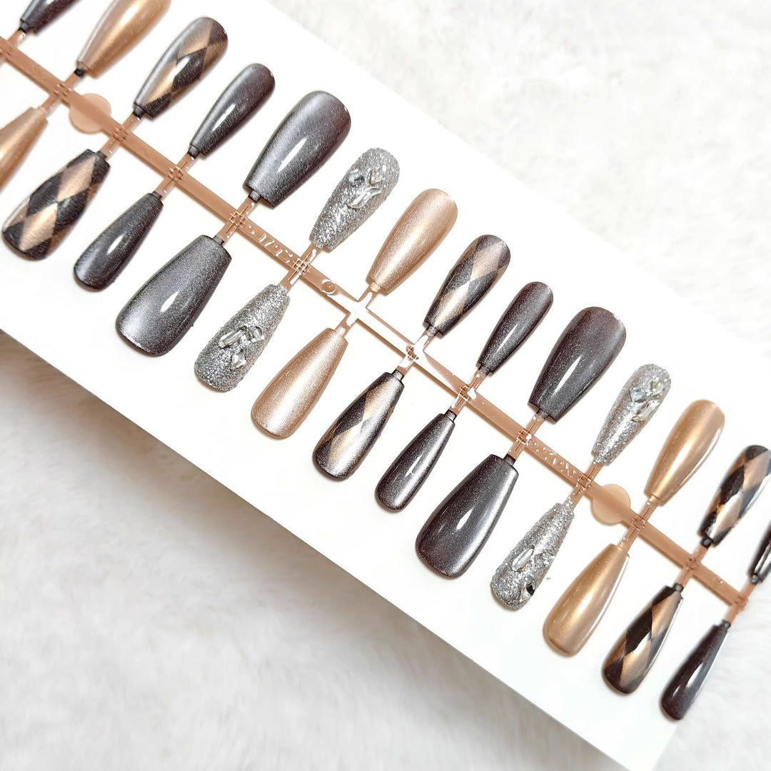 Artifical nails in elegant metallic look Kalsten