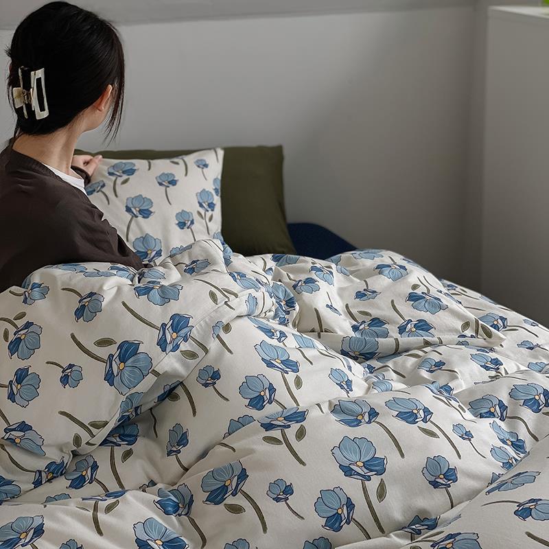 Cotton percale duvet cover and pillowcase set with fine watercolor flower print and hotel closure