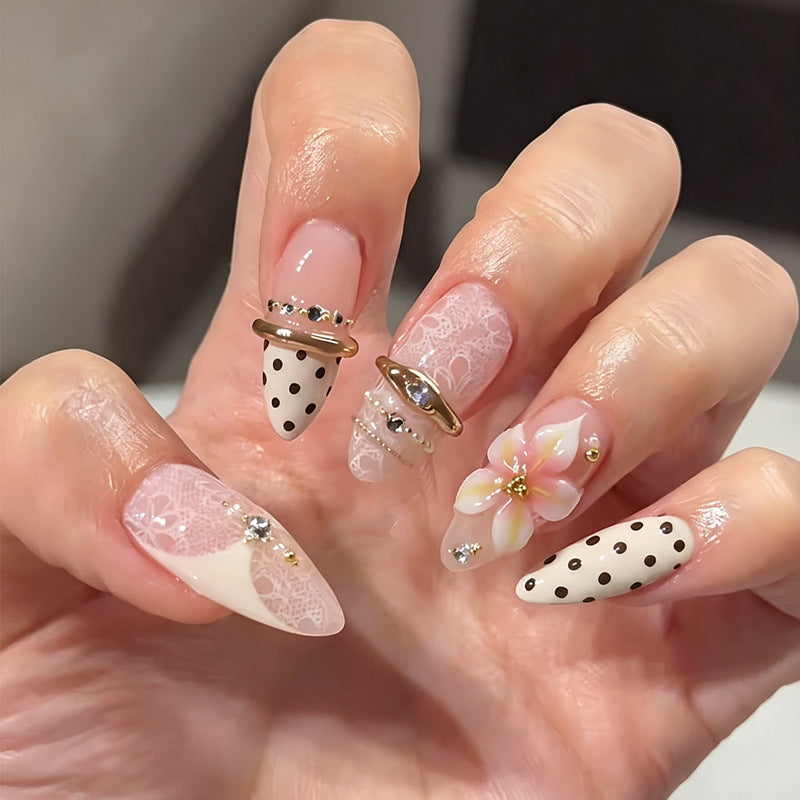 Artificial nail set with delicate floral patterns and elegant accents Kalsten