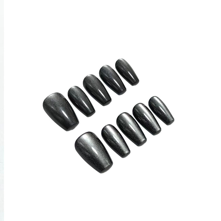 Nail art set with elegant metallic finish Kalsten