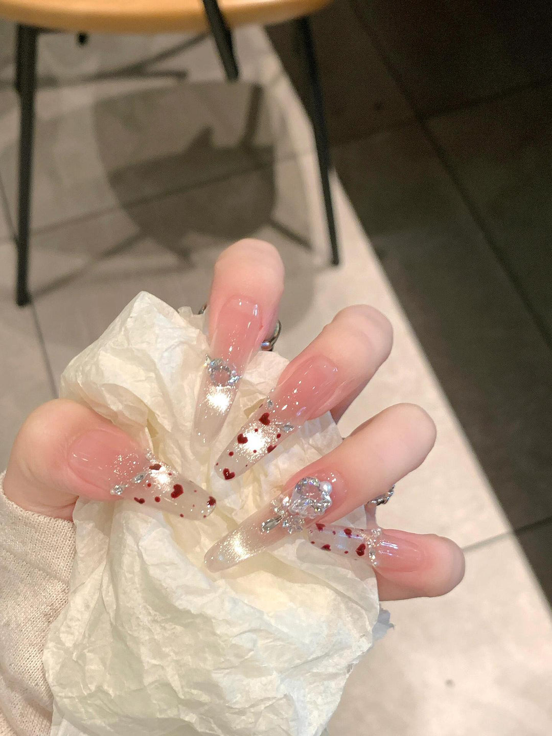 Nail art set with sparkling rhinestones and heart design Kalsten