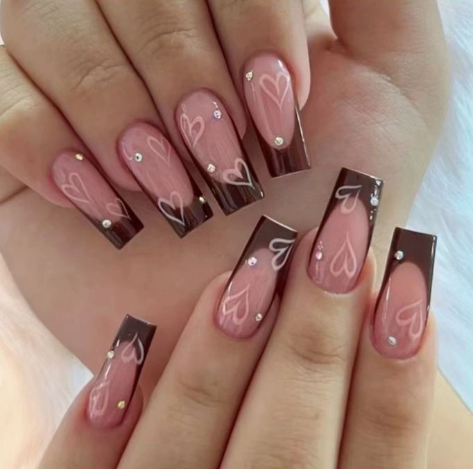 Elegant artificial nails with heart pattern and glitter accents Kalsten