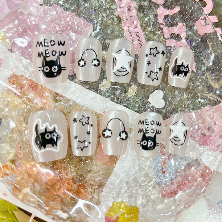 Playful nail art with cat motifs Kalsten