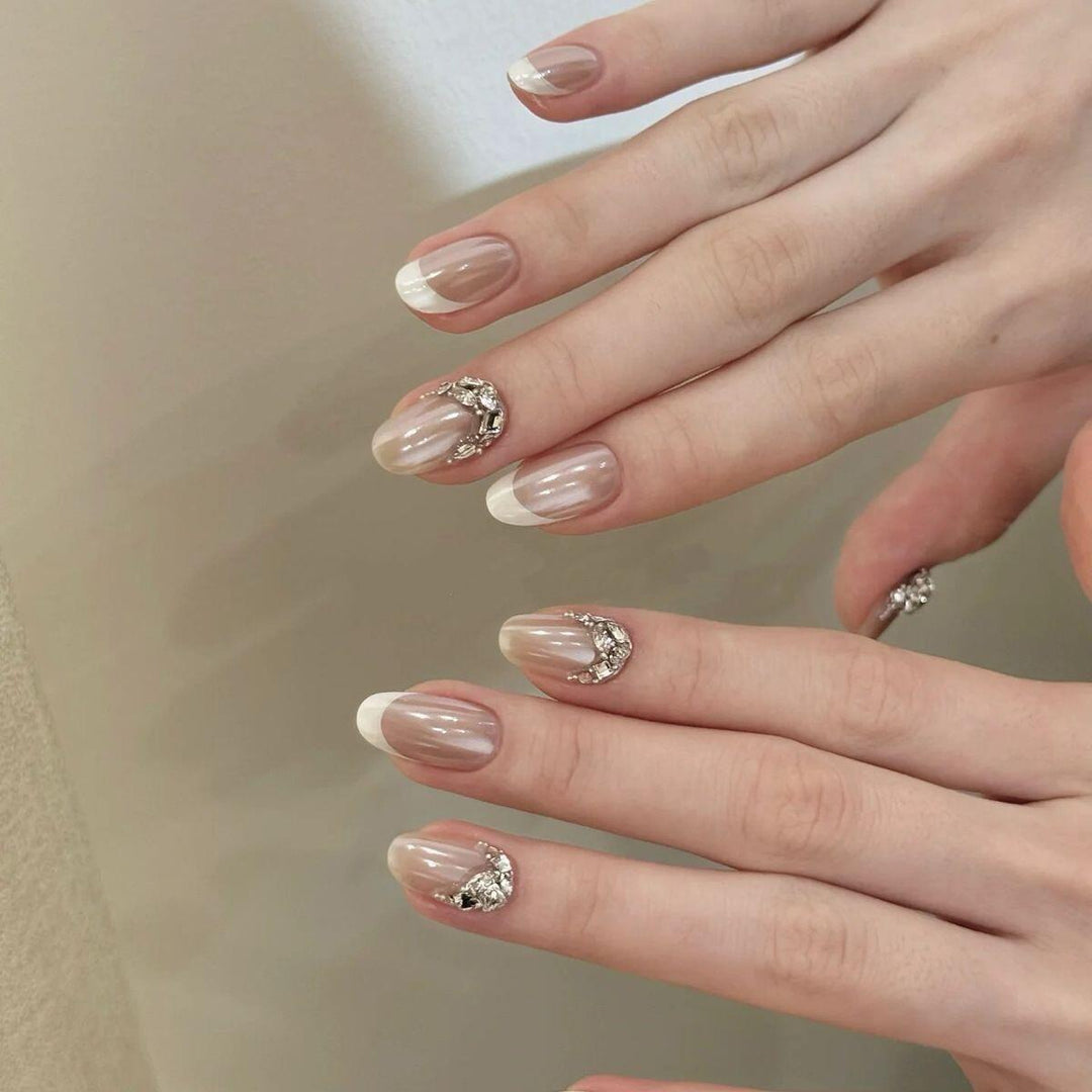 Glamorous artificial nails with elegant rhinestone decorations Kalsten