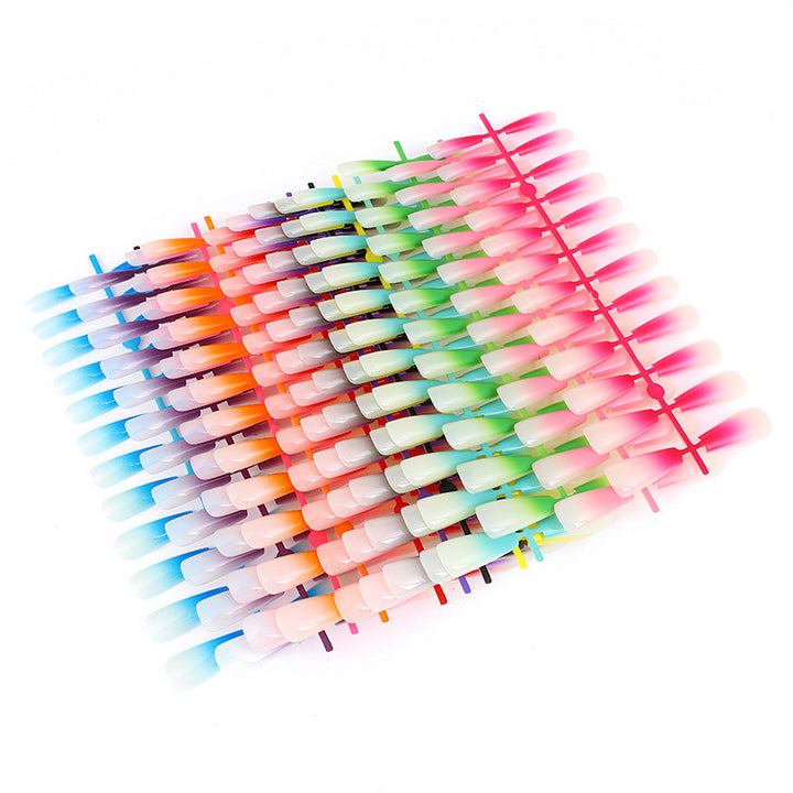 Artificial nails in elegant ombre design Kalsten