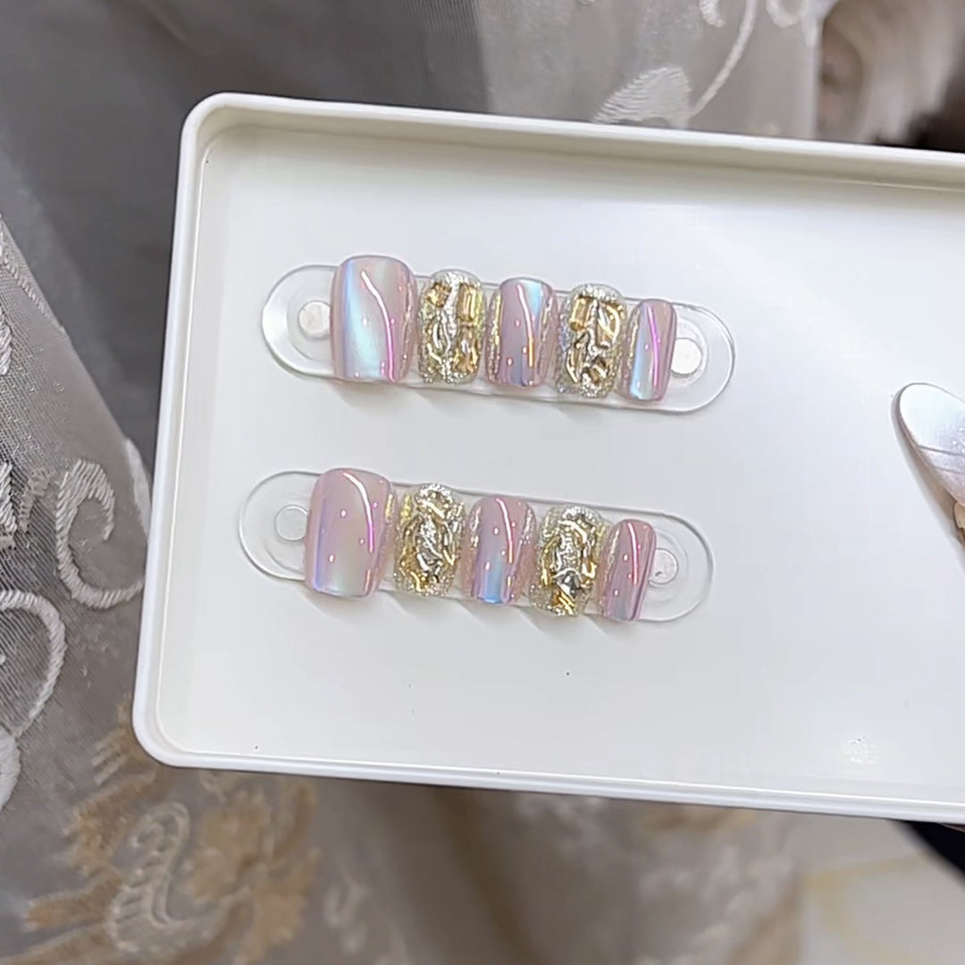 Luxurious Press-On Nail Art Set with Gold Accents Kalsten