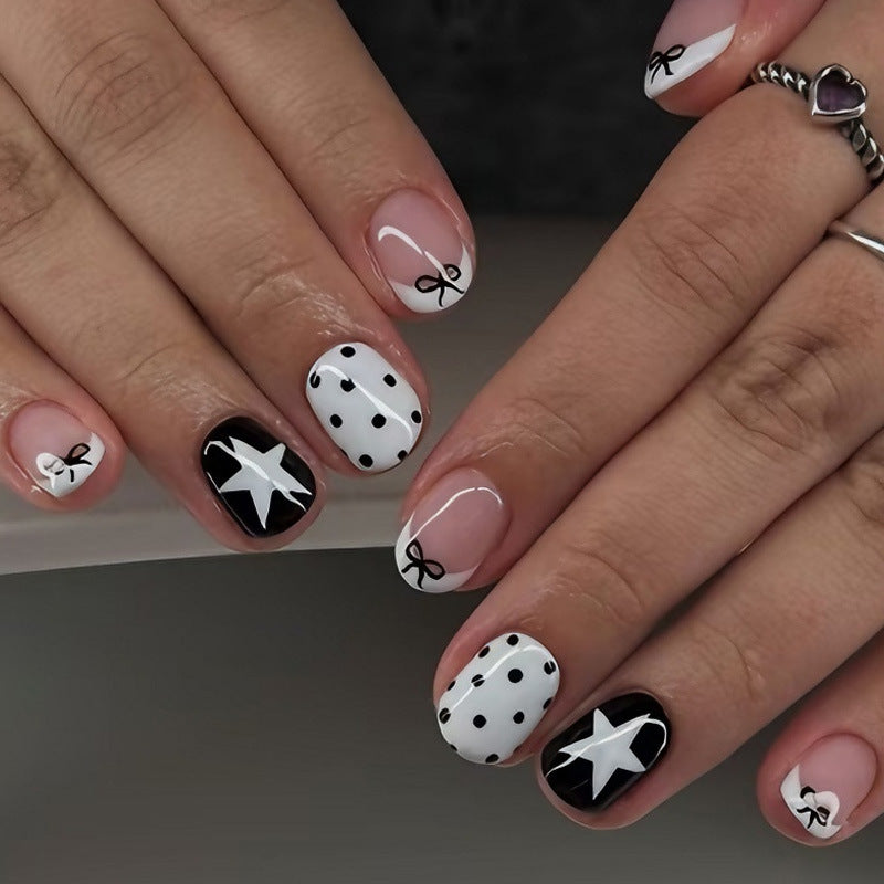 Acrylic nail set with playful dots and star motifs Kalsten