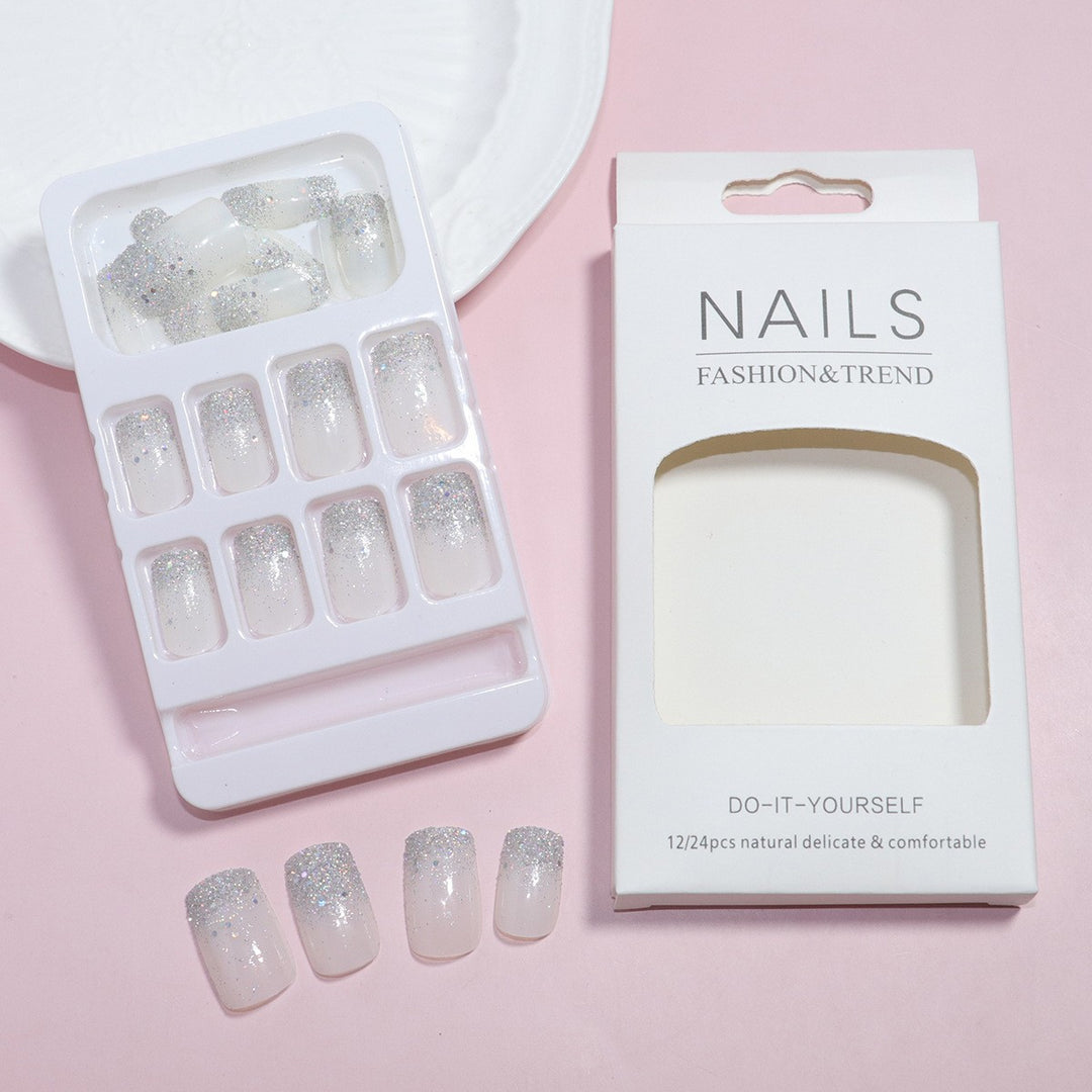 Glittery Nail Art Kalsten
