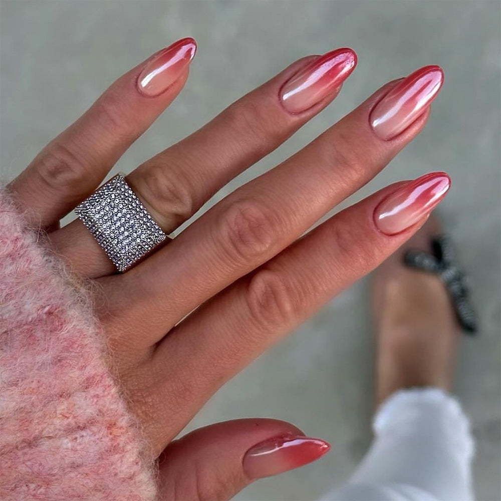 Artful nail art with trendy gradient Kalsten