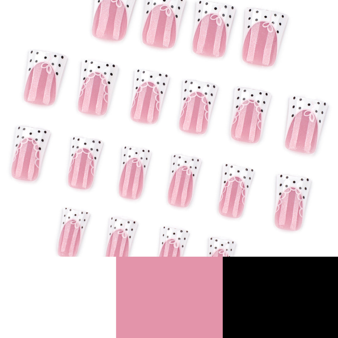 Artificial nail extensions with elegant lace design Kalsten