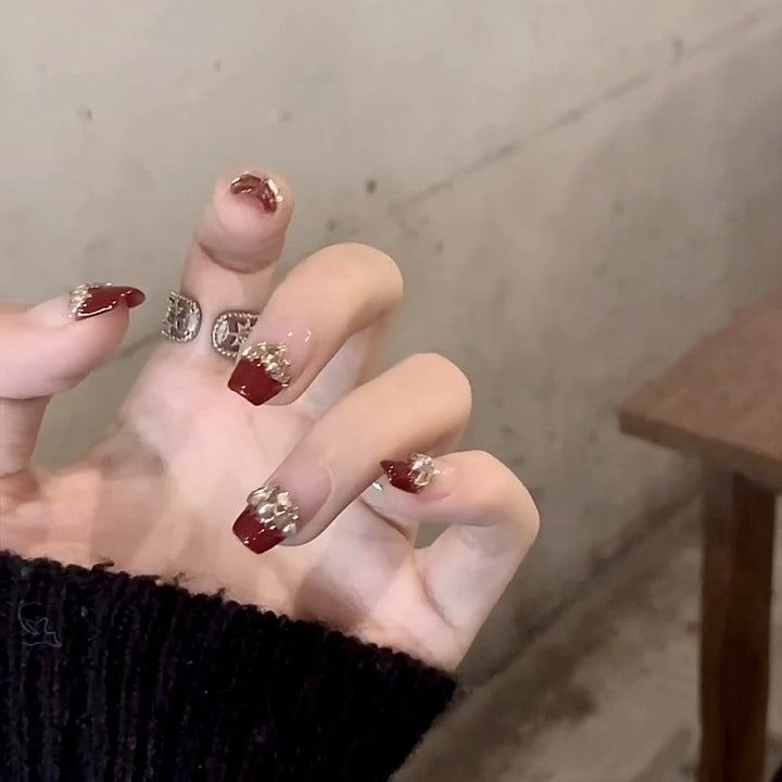 Stylish Press-On Nail Set with Elegant Floral Accents Kalsten