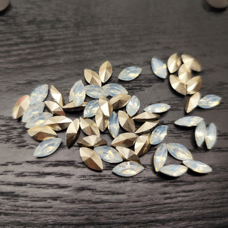 Glittering acrylic gemstones Kalsten