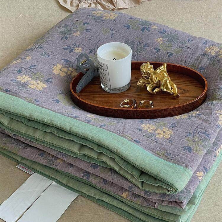 Lightly quilted throw blanket in retro floral jacquard made from cotton-linen mix