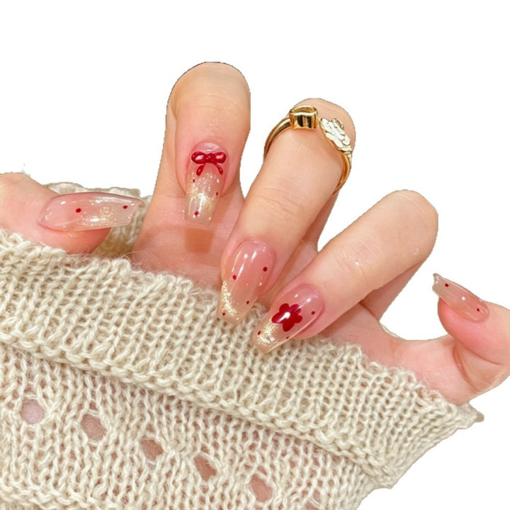 Artificial nails with sparkling accents and delicate patterns Kalsten