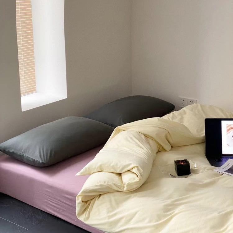 Soft cotton percale bedding set with voluminous quilting and hotel closure