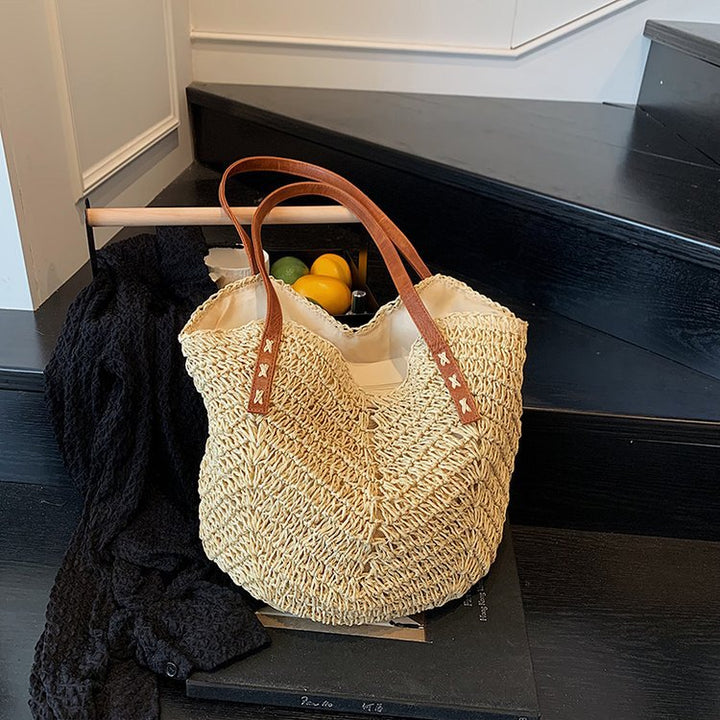 Elegant Bast shoulder bag with leather accents Kalsten