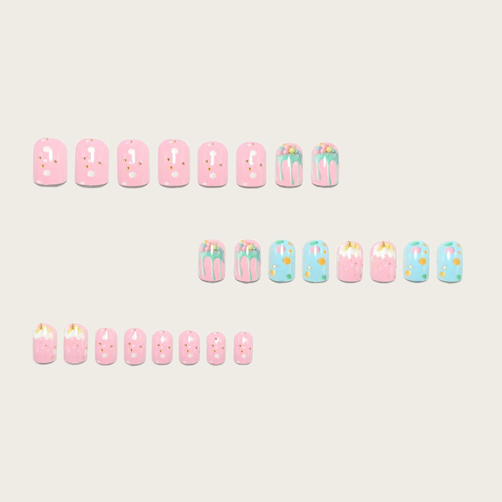 Artificial nails with playful cupcake design Kalsten