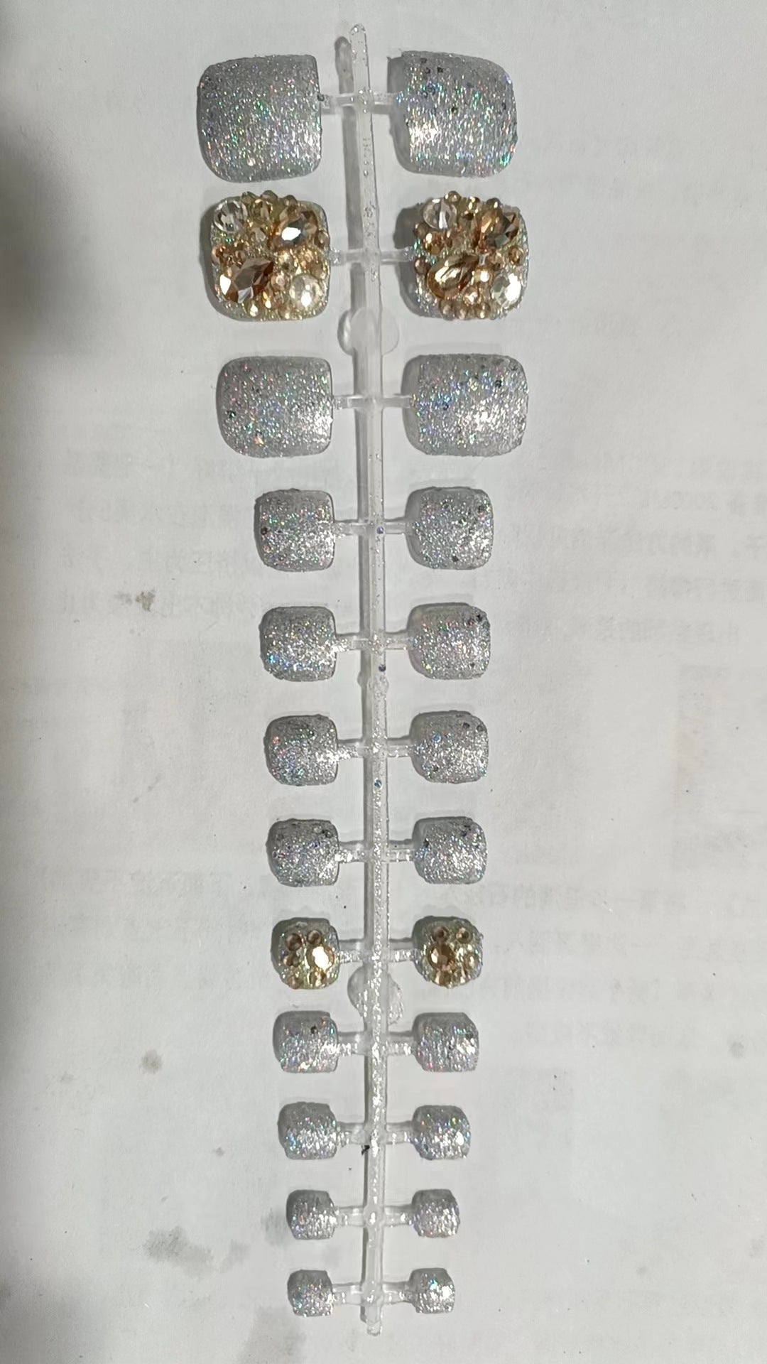 Glamorous Rhinestone-Decorated Press-On Nail Set Kalsten