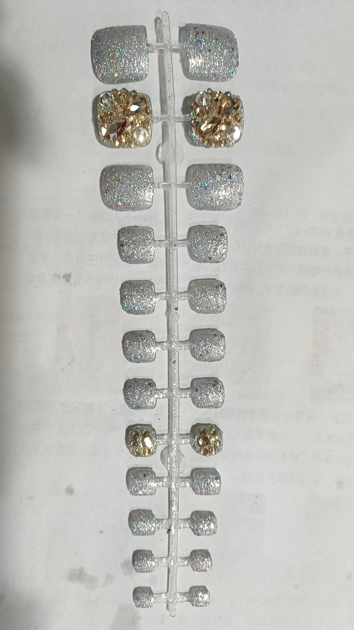 Glamorous Rhinestone-Decorated Press-On Nail Set Kalsten