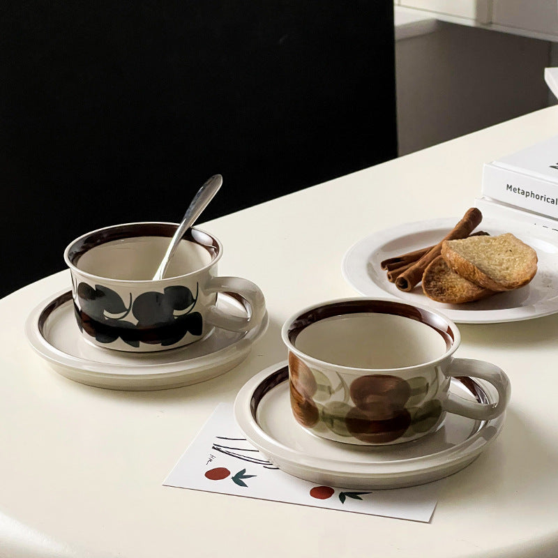 Ceramic cup set with saucer and modern floral print