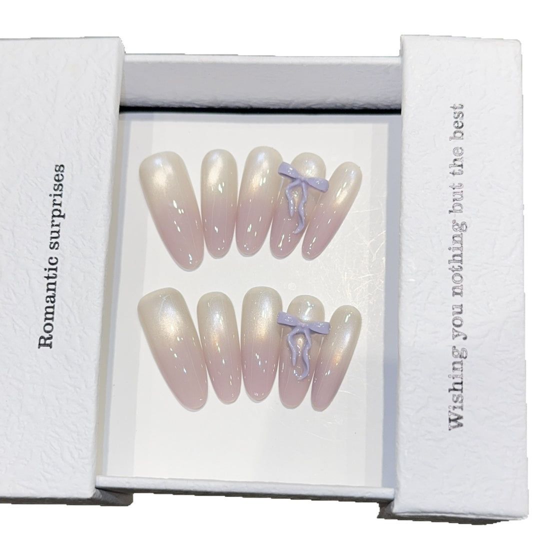 Artificial nails with romantic design and shimmering accents Kalsten
