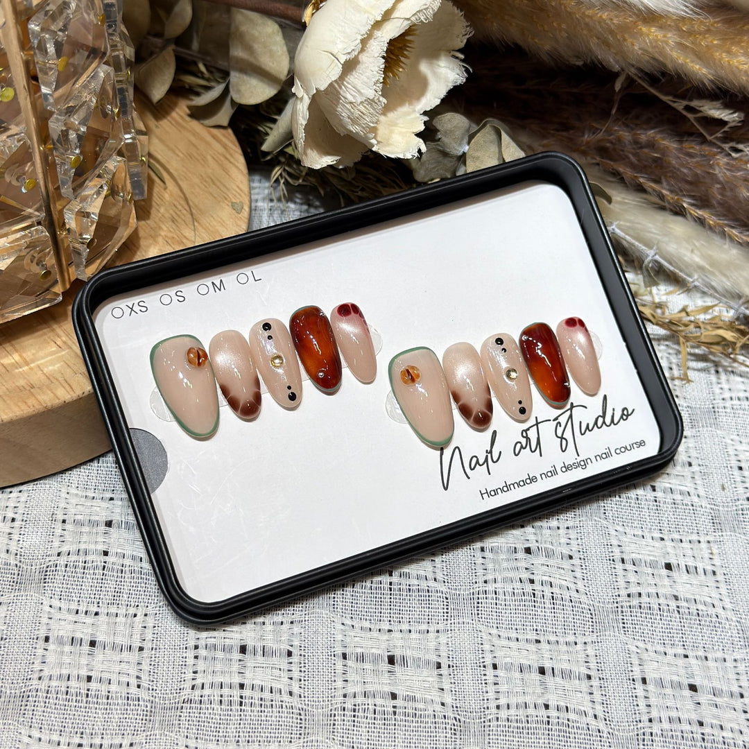 Handmade Press-On Nail Art Set Kalsten