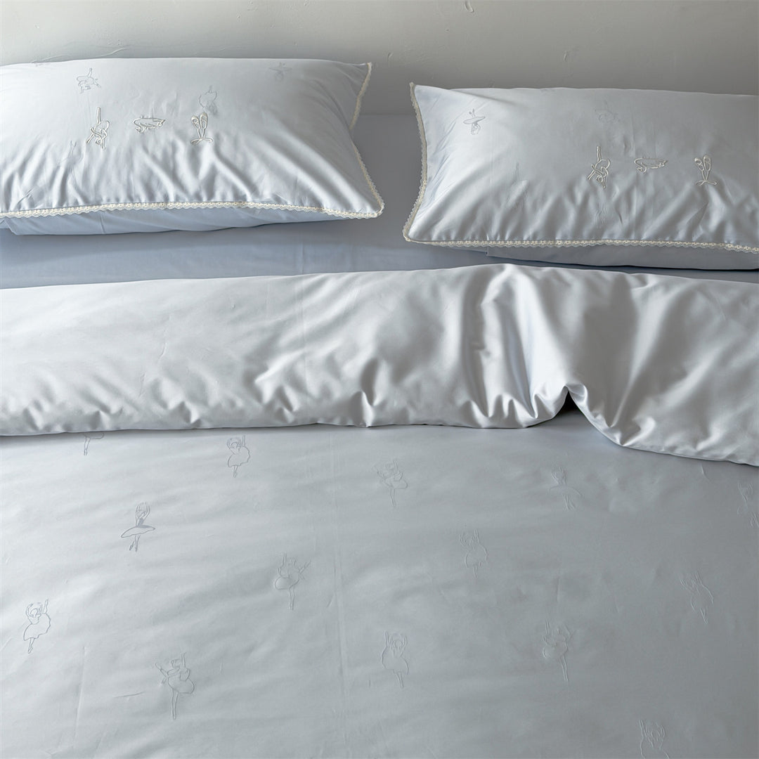 High-quality bed set made of cotton satin with subtle ballerina relief embroideries & lace edging
