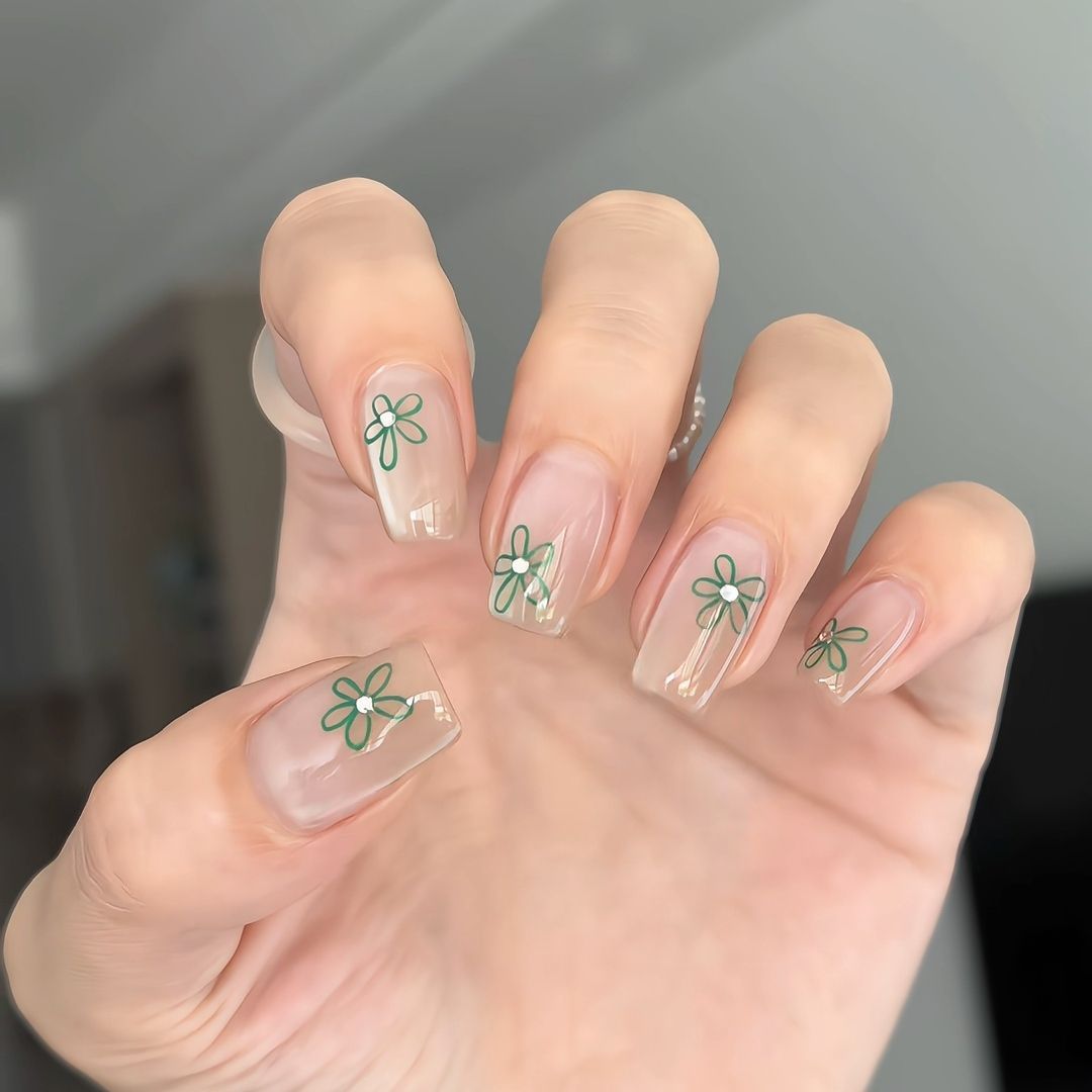 Whimsical Bear-Themed Press-On Nail Art Kit Kalsten