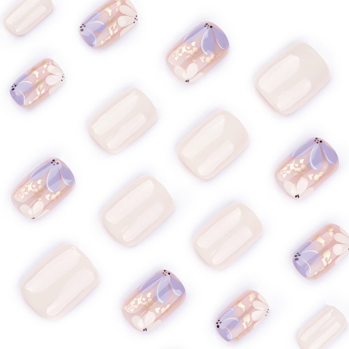 Artful nail design with floral details Kalsten