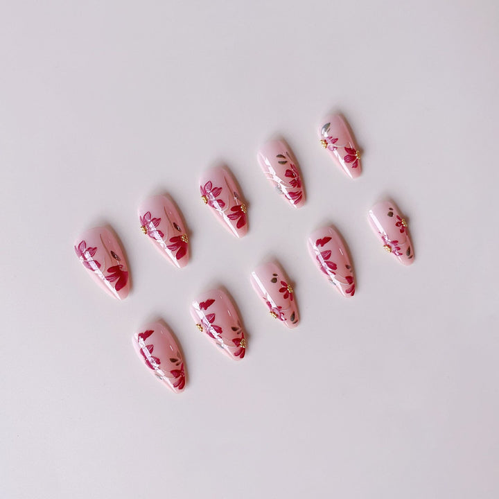 Artificial nail set with floral patterns and golden accents Kalsten