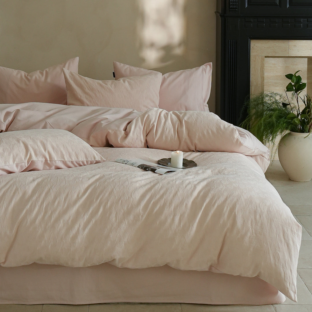 Fine woven bedding set made of cotton satin with subtle jacquard flower texture