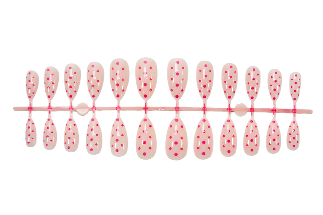 Artificial nail set with playful dots and elegant design Kalsten