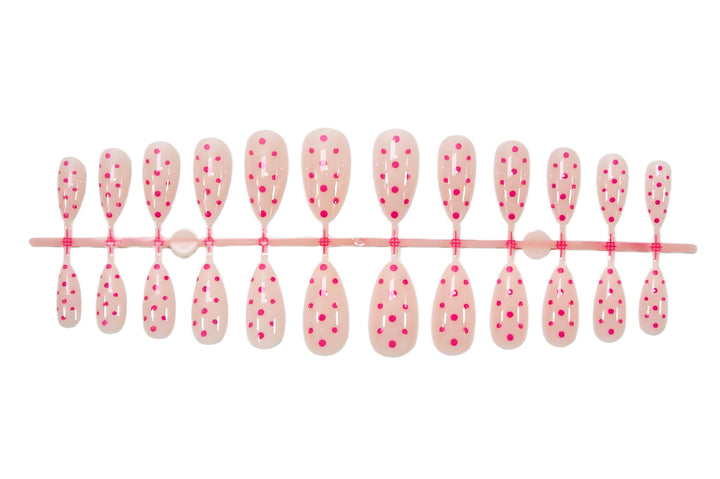 Artificial nail set with playful dots and elegant design Kalsten